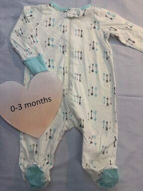 Gerber - Cream and Blue Arrow Print Newborn baby Footie Sleeper